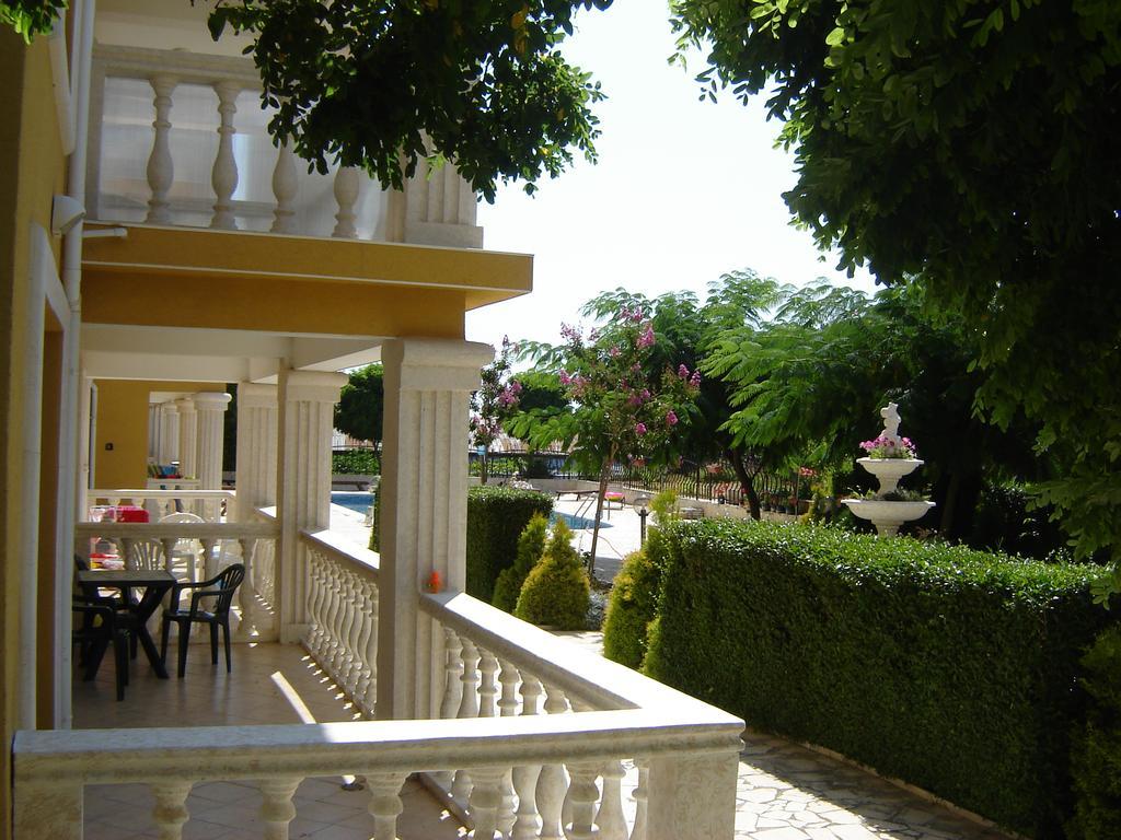 Byala Palace Apartments Bagian luar foto